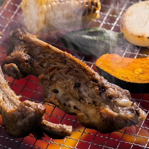 ブランド豚「つがる豚」を使用！青森『炭火焼やまぜん』スペアリブ炭火焼(500g) 画像